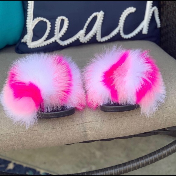Ice pink faux fur slides - Multiple sizes available - Picture 3 of 4